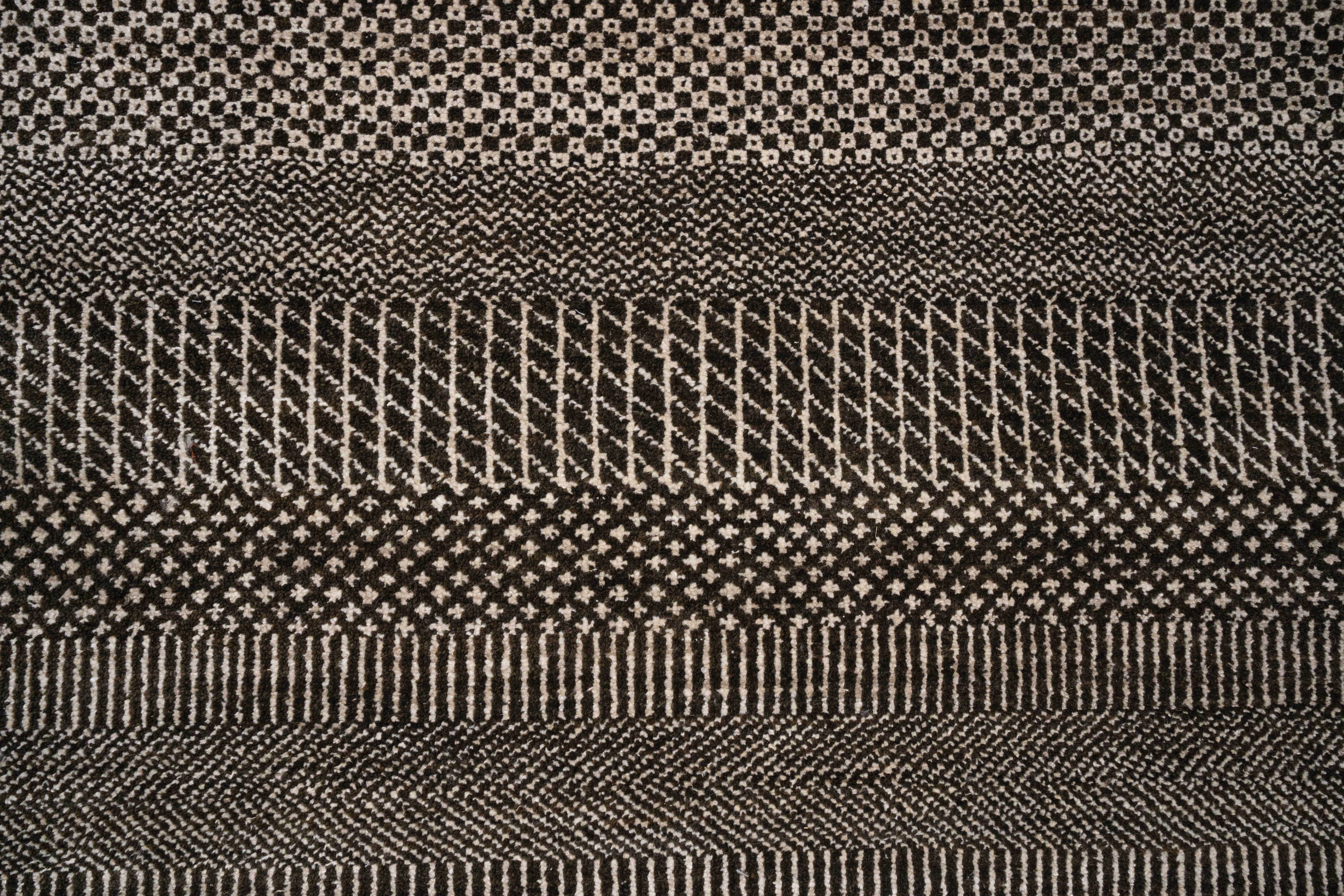 Handknotted Carpet, DIA - 1505 MCN, Brown & Pale Silver